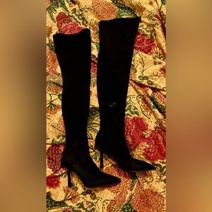 Wishbone Suede Boots.
Size 7. Over the knee.
Original price $300.
Worn twice.